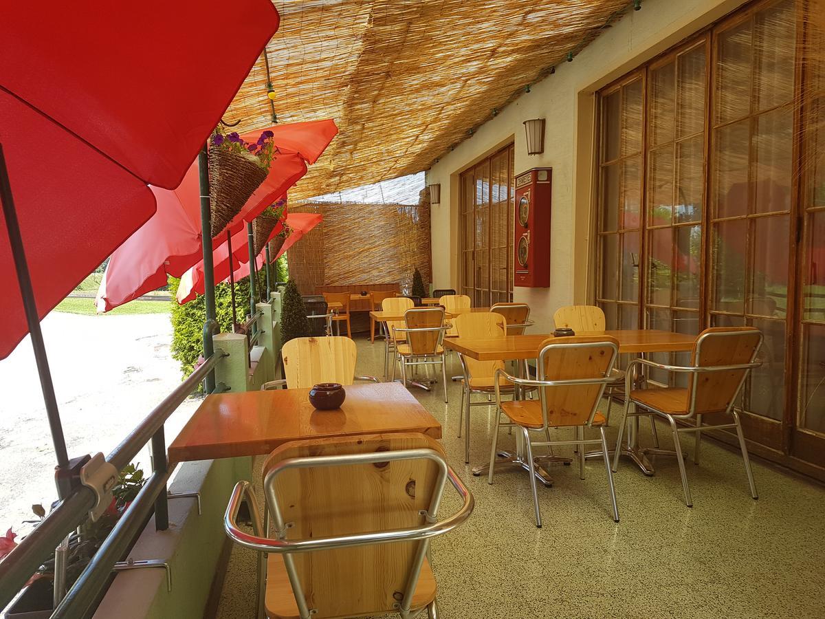 Hotel De La Gare, Vendlincourt Kültér fotó