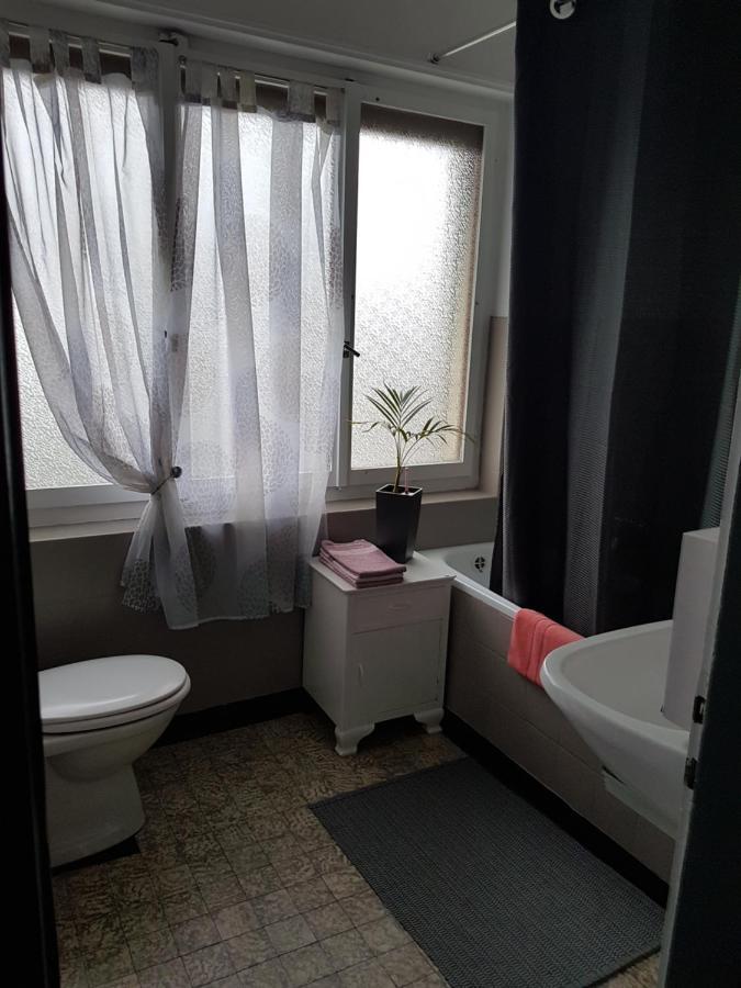 Hotel De La Gare, Vendlincourt Kültér fotó